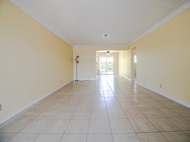 Foto del edificio - 2715-2719 NE 32nd St