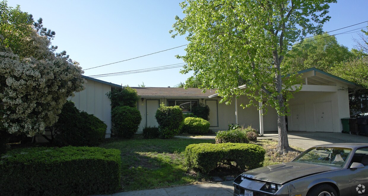 Building Photo - 39-41 Kuhl Ct