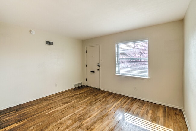 Building Photo - 3112 Arsenal St
