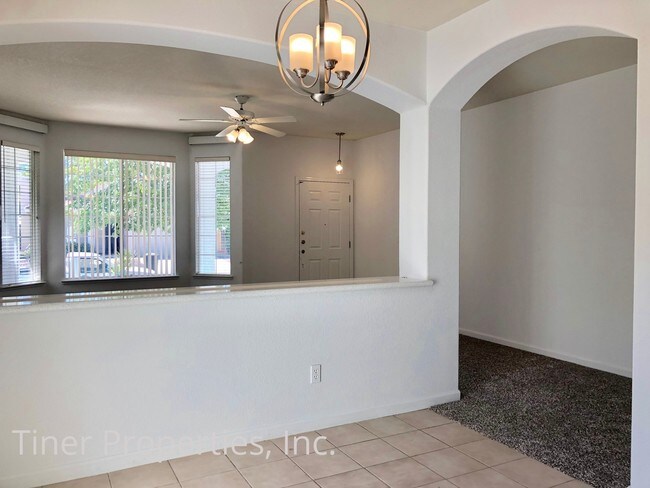 Building Photo - Beautiful, Updated Roseville Home