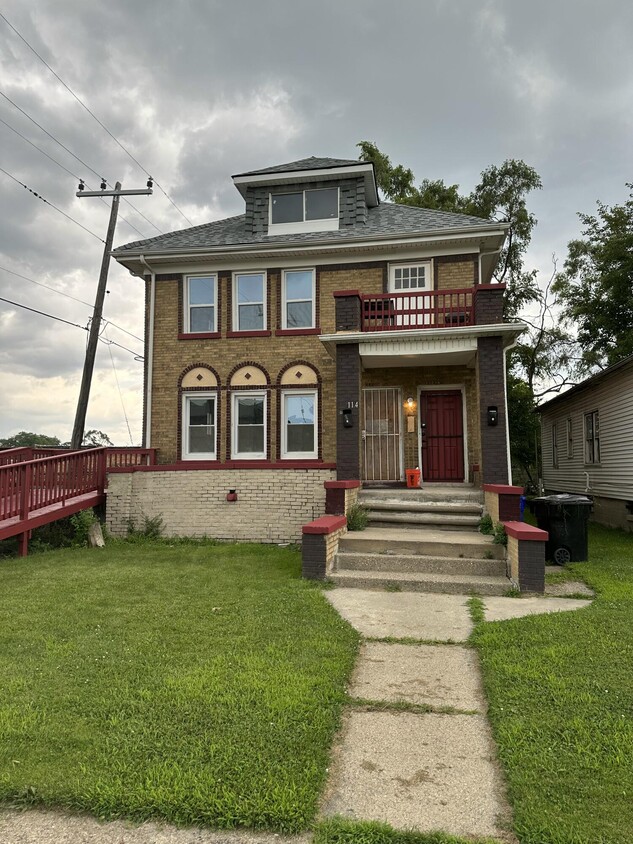 Foto principal - 15116 Quincy St