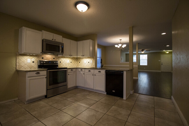 Building Photo - ***Wheeler Ridge*** Newly Remodeled Home J...