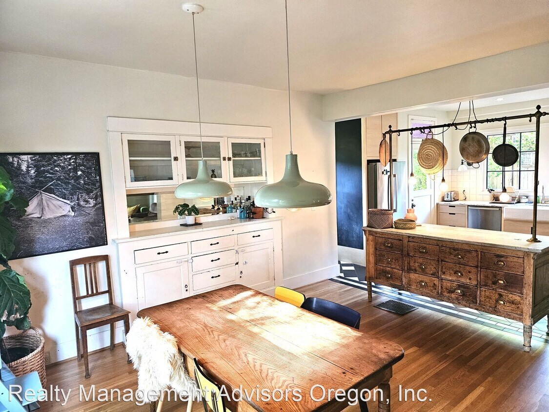 Foto principal - 3 br, 1.5 bath House - 3851 SE Woodward St.