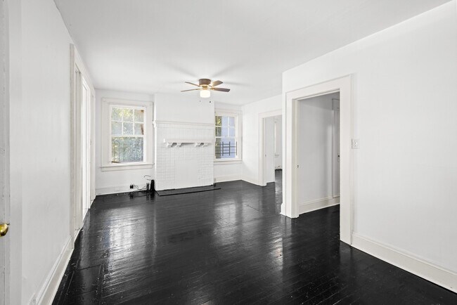 Foto del edificio - 4948 Farrell Ave