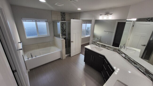 Foto del edificio - 4 Bed 3 Bath Smart-Home in Bothell!