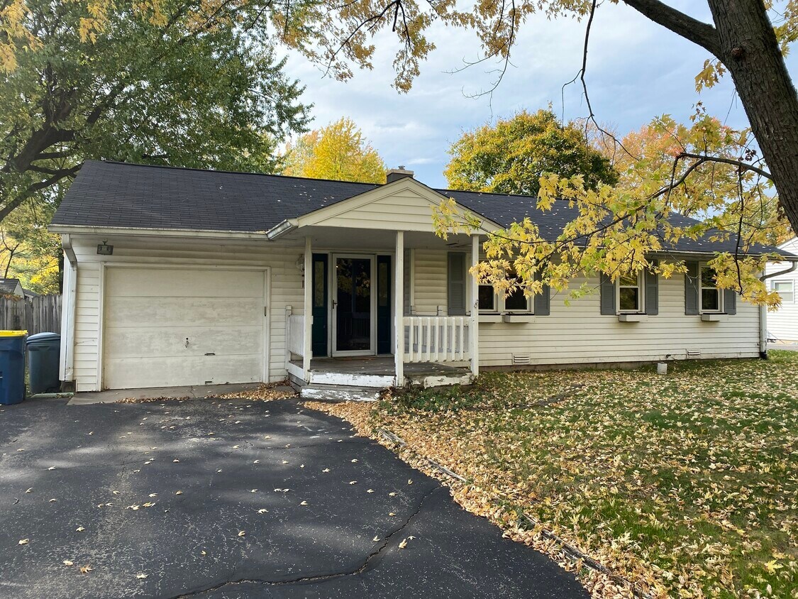 Primary Photo - 1036 E Auman Dr
