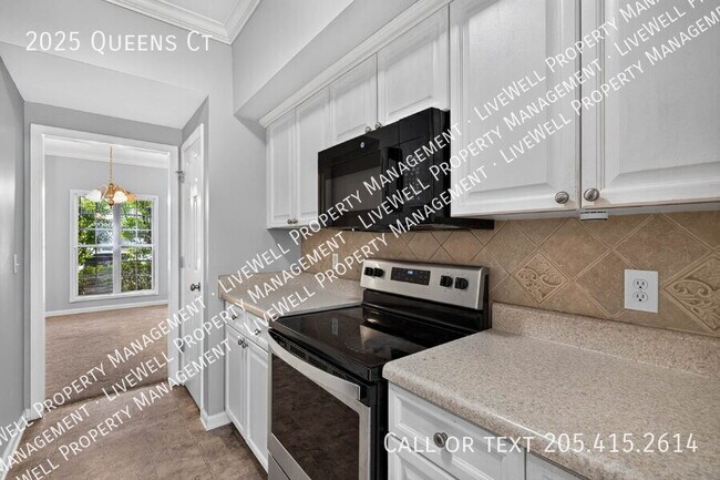 Building Photo - 2025 Queens Ct