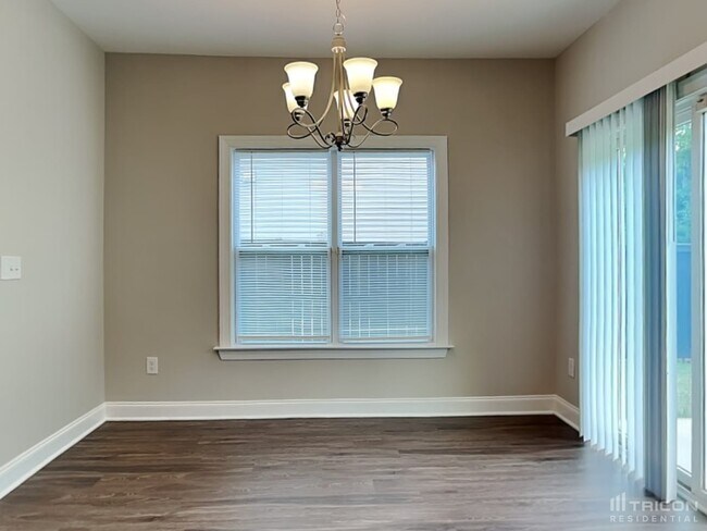 Foto del edificio - 653 Lakemont Dr