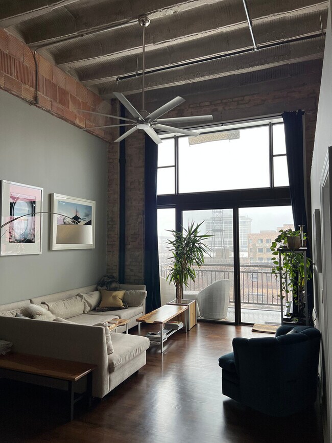 Foto del edificio - 2545 S Dearborn St
