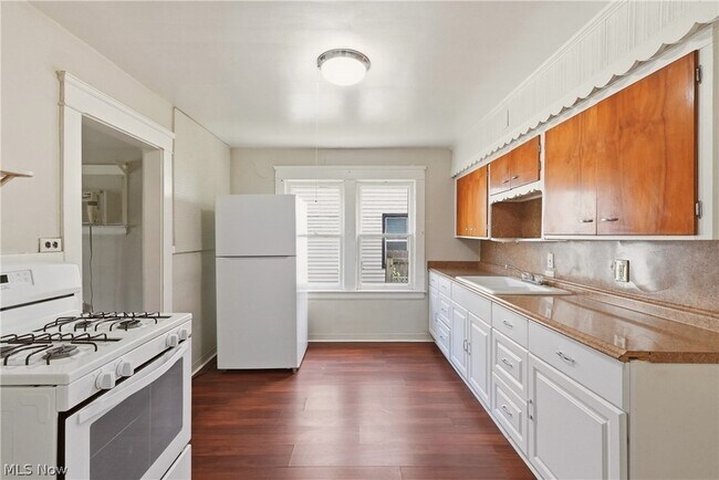 Building Photo - 515 E 143rd St