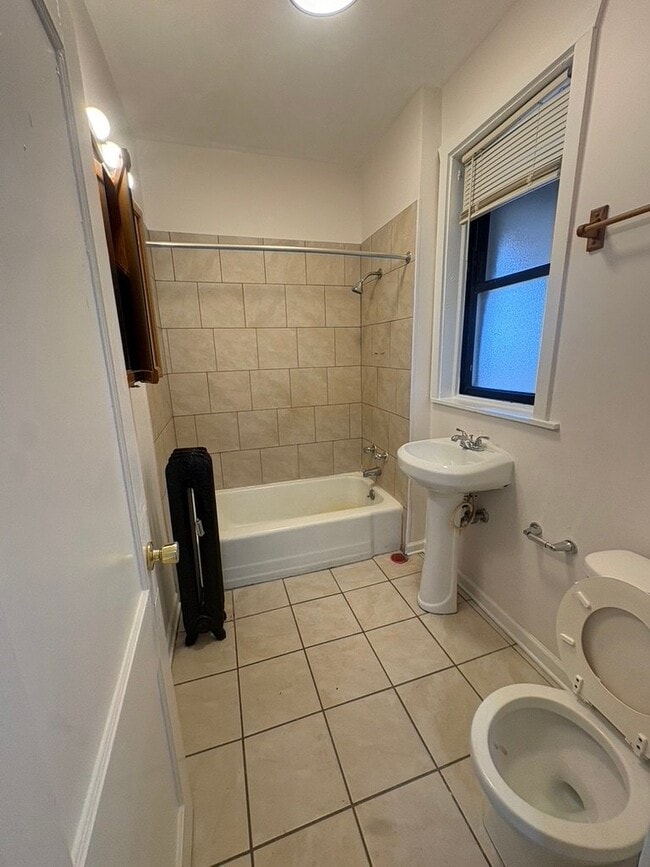 Photo - 7331 S Yale Ave (Chicago, IL) Apartment