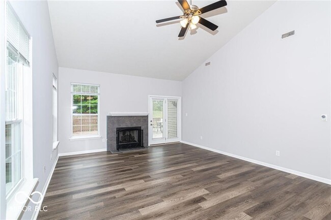 Foto del edificio - 10272 Lakeland Dr