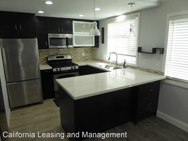 Building Photo - 2 br, 2.5 bath House - 17908 River Circle #3