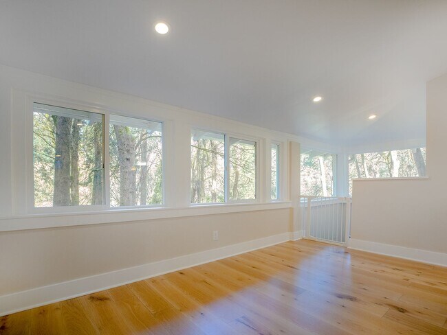 Foto del edificio - Beautiful 3br/2bth - Available in early January