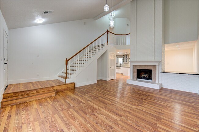 Foto del edificio - 19403 Lake Hollow Ln