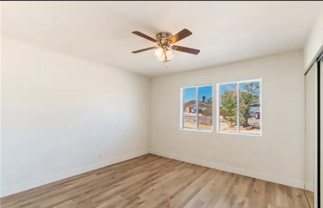 Foto del edificio - 5555 Mariposa Ave