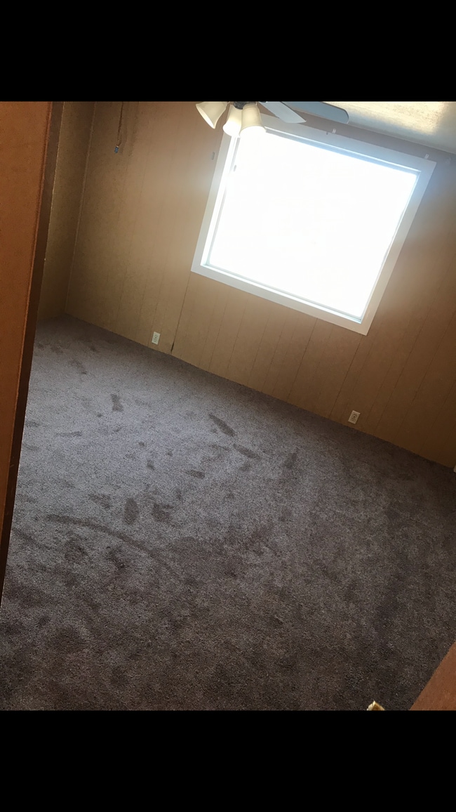 Building Photo - 804 W 1st St