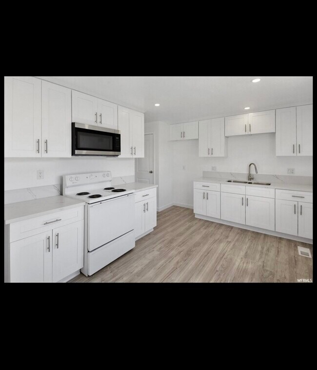 Foto del edificio - 790 N 250 W