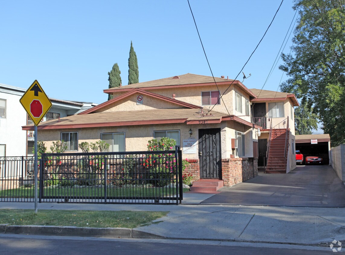Foto principal - 7342 Independence Ave