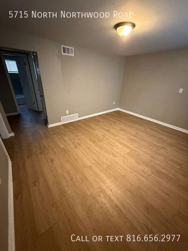 Foto del edificio - 5715 N Northwood Rd