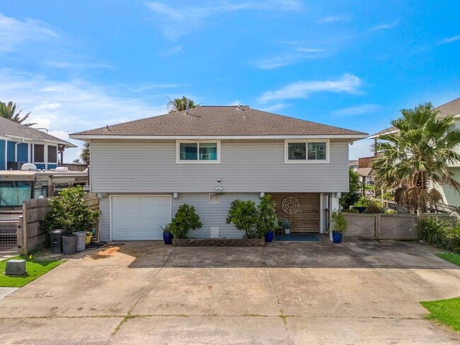 Building Photo - 1069 Redfish St