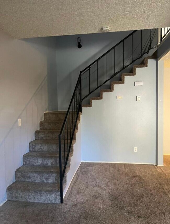 Foto del edificio - 325 Standiford Ave