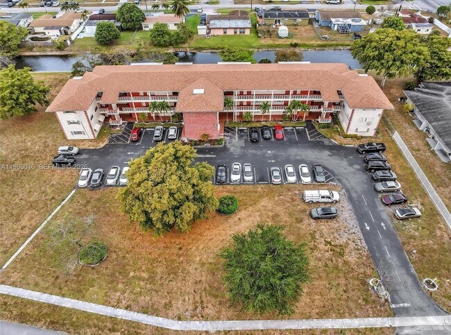 Foto del edificio - 4731 NW 10th Ct