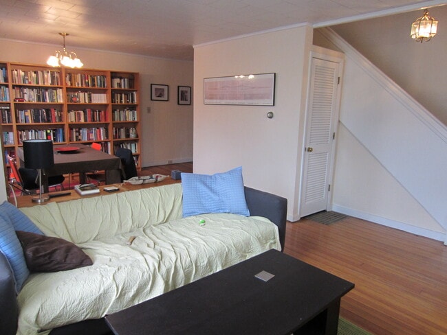 Foto del edificio - 1537 New Hampshire St