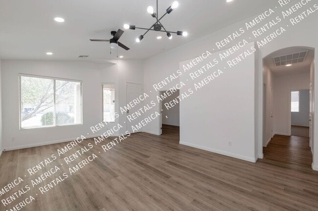 Building Photo - 1280 E Redwood Dr