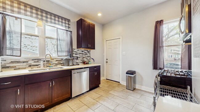 Foto del edificio - 8211 S Cornell Ave