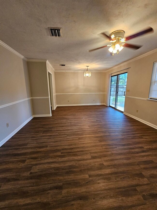 Building Photo - 2724 Whitney Dr N