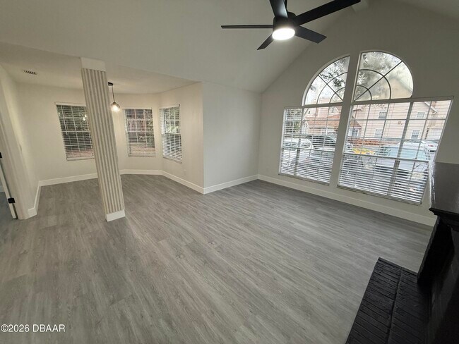 Foto del edificio - 615 Richland Ct