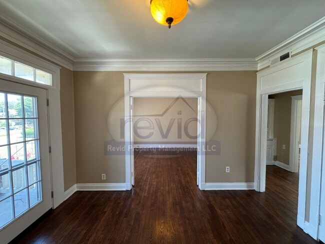Interior Photo - 1353 Vance Ave