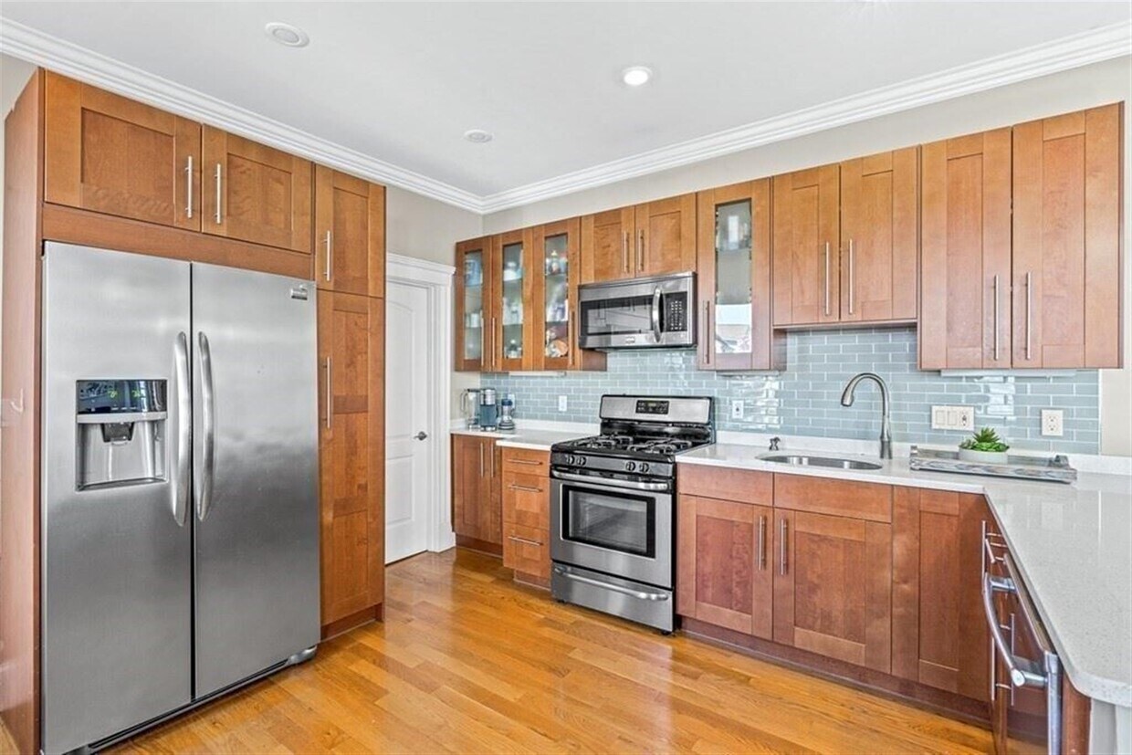 Foto principal - 72 Stanley Ave