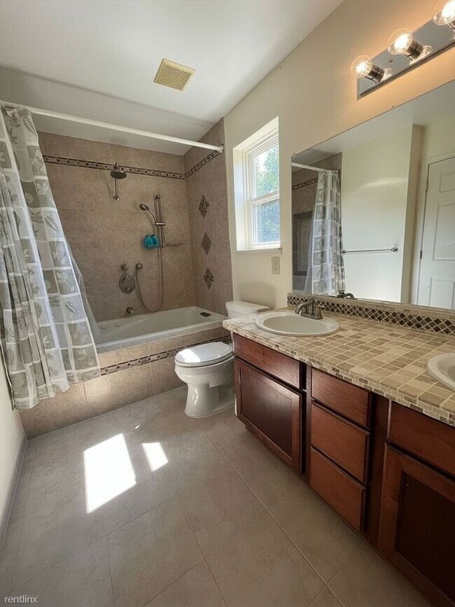 Building Photo - Well-Maintained Single-Family Home For Rent in Whitmore Lake