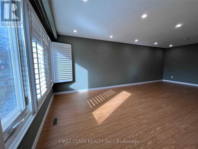 Building Photo - 2571 Palisander Ave