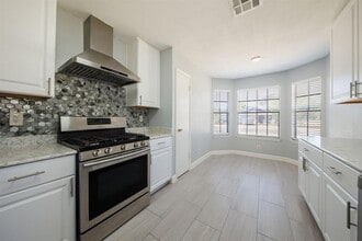 Building Photo - 808 Primrose Ln