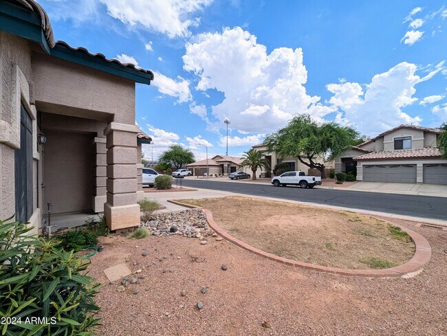 Foto del edificio - 5424 W Wagoner Rd