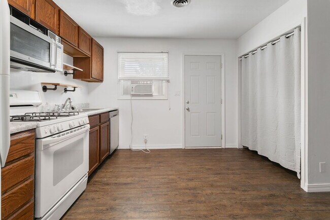 Foto del edificio - 230 Home Ave