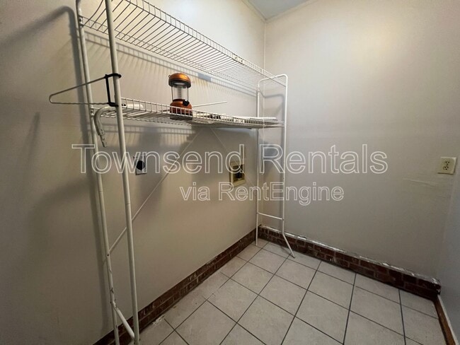 Foto del edificio - 745 Rim Rd