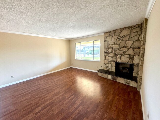 Foto del edificio - Light, Bright & Lovingly Maintained Claremont Home for Lease