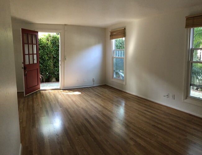 Sunny living room - 560 Reed St