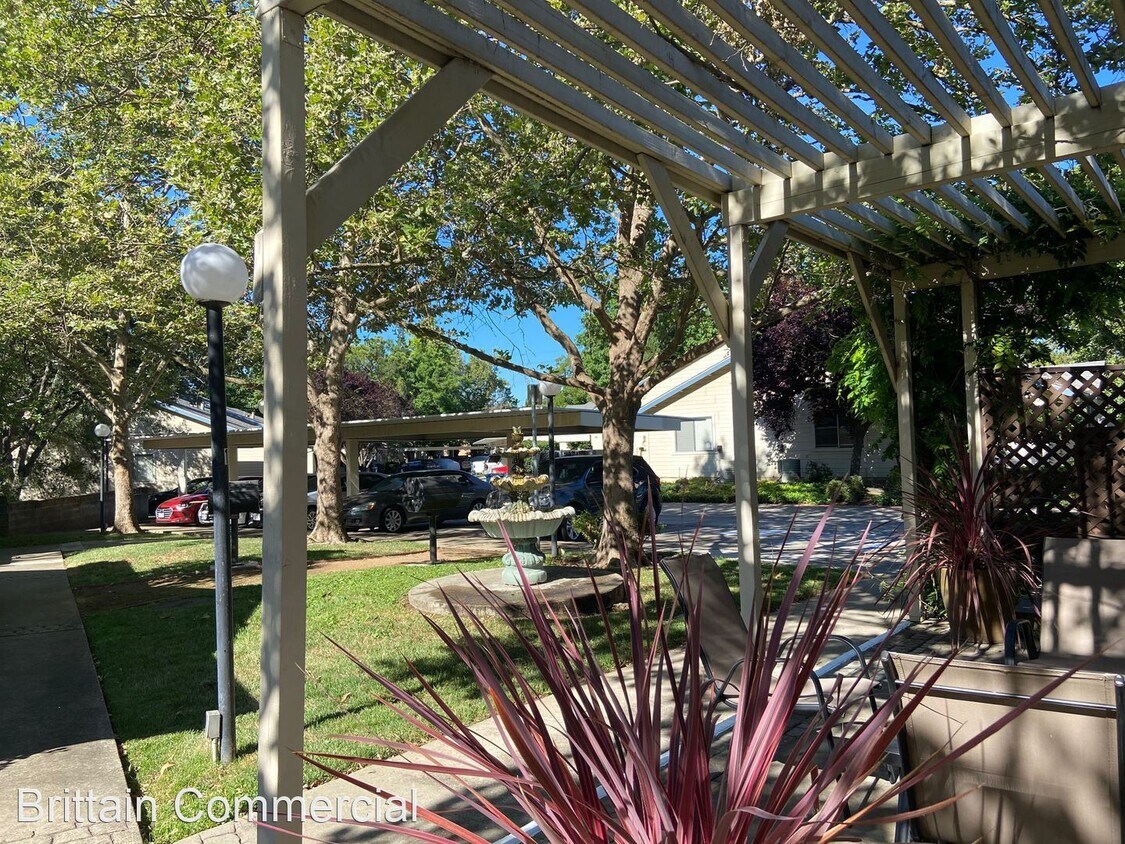 Foto del edificio - 7764 Poplar Ave