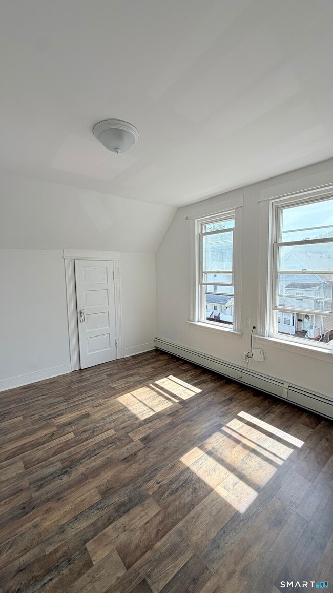 Building Photo - 466 Hollister Ave