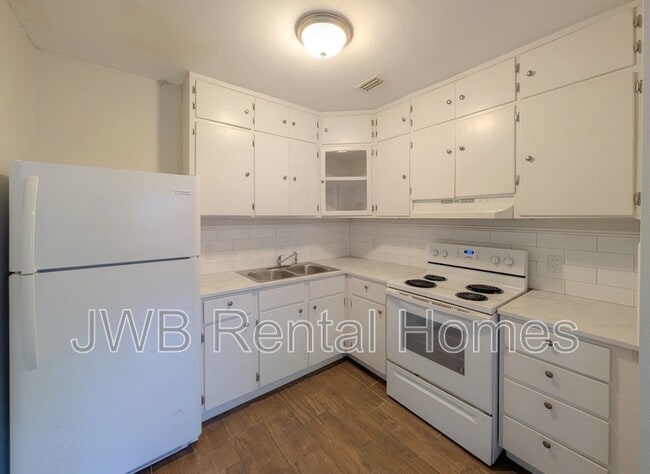 Building Photo - 3228 Myra St