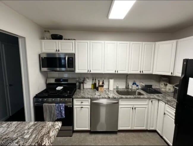 Building Photo - 281 College Dr