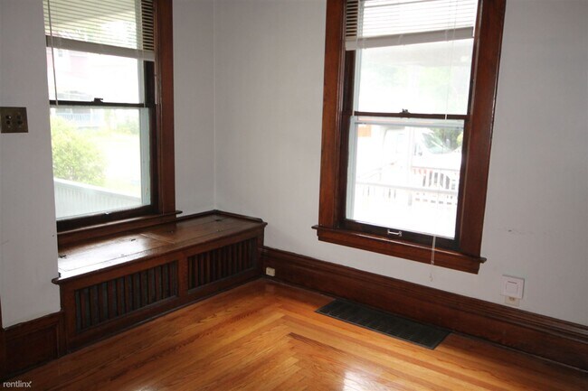 Foto del edificio - 3 br, 2 bath House - 619 Village St AVAILA...