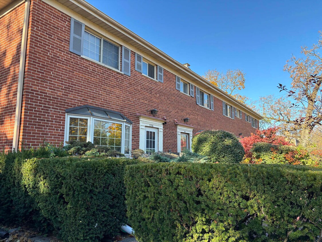 Foto principal - 558 Green Bay Rd