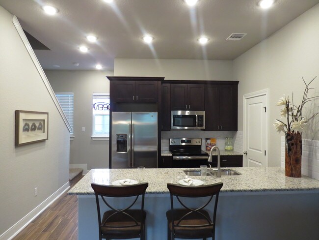 Foto del edificio - Smithson Village Townhomes