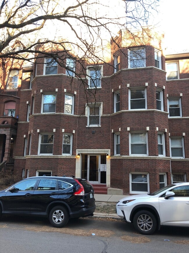 Building Front - 2613 N Hampden Ct
